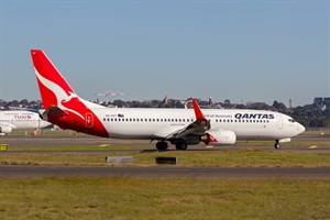 Qantas Boeing 737-800 VH-VXT at Kingsford Smith