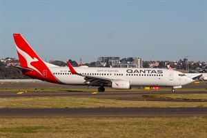 Qantas Boeing 737-800 VH-VYF at Kingsford Smith