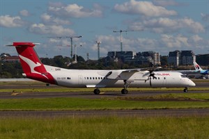 QantasLINK deHavilland Canada DHC8-Q400 VH-QOR at Kingsford Smith