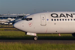 Qantas Boeing 737-800 VH-VZH at Kingsford Smith