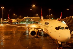 Qantas Boeing 737-800 VH-VXU at Tullamarine