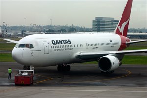 Qantas Boeing 767-200ER VH-EAQ at Kingsford Smith