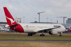 Qantas Boeing 767-300ER VH-ZXB at Kingsford Smith