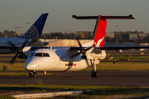 QantasLINK deHavilland Canada DHC8-Q300 VH-TQX at Kingsford Smith