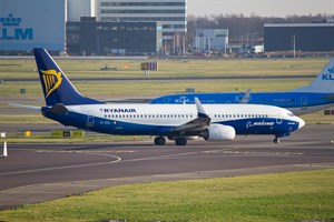 Ryanair Boeing 737-800 EI-DCL at Schiphol