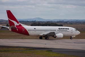 Qantas Boeing 737-300 VH-TAV at Tullamarine