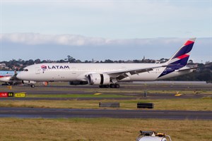 LAN Airlines Boeing 787-900 CC-BGA at Kingsford Smith