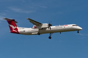 QantasLINK deHavilland Canada DHC8-Q400 VH-QOJ at Kingsford Smith