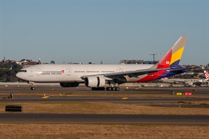 Asiana Boeing 777-200ER HL8284 at Kingsford Smith