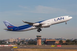 LAN Airlines Airbus A340-300 CC-CQG at Kingsford Smith