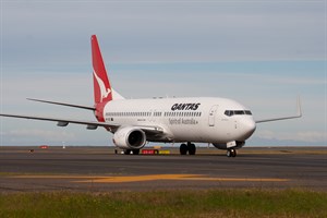 Qantas Boeing 737-800 VH-VXE at Kingsford Smith