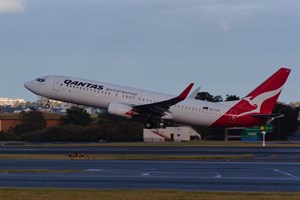 Qantas Boeing 737-800 ZK-ZQF at Kingsford Smith