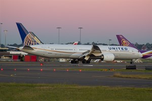 United Airlines Boeing 787-900 N38950 at Kingsford Smith