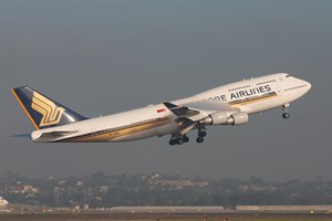 Singapore Airlines Boeing 747-400 9V-SMU at Kingsford Smith