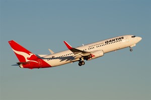 Qantas Boeing 737-800 VH-VXA at Kingsford Smith