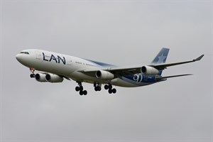 LAN Airlines Airbus A340-300 CC-CQA at Kingsford Smith