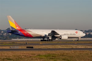 Asiana Boeing 777-200ER HL7596 at Kingsford Smith