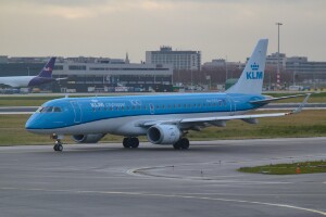 KLM Cityhopper Embraer E190 PH-EZG at Schiphol