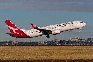 Qantas Boeing 737-800 VH-VZH at Kingsford Smith