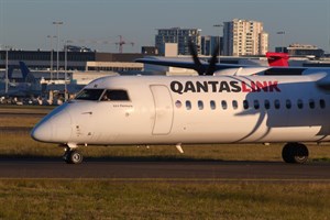 QantasLINK deHavilland Canada DHC8-Q400 VH-QOR at Kingsford Smith