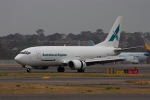 Australian Air Express Boeing 737-300 VH-XML at Kingsford Smith