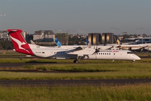 Qantas-Sunstate deHavilland Canada DHC8-Q400NG VH-84E at Kingsford Smith