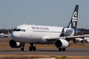 Air New Zealand Airbus A320-200 ZK-OJN at Kingsford Smith