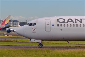 Qantas Boeing 737-800 VH-VYJ at Kingsford Smith