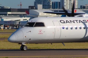 QantasLINK deHavilland Canada DHC8-Q400 VH-QOF at Kingsford Smith