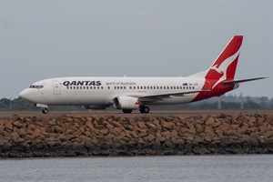 Qantas Boeing 737-400 ZK-JTP at Kingsford Smith