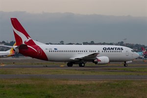 Qantas Boeing 737-400 ZK-JTR at Kingsford Smith