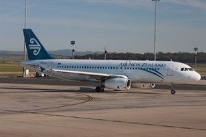 Air New Zealand Airbus A320-200 ZK-OJI at Tullamarine