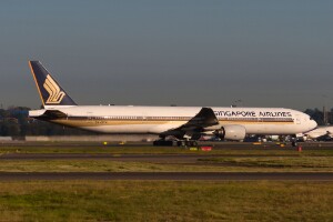 Singapore Airlines Boeing 777-300 9V-SYK at Kingsford Smith