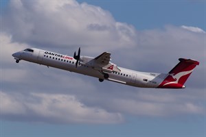 QantasLINK deHavilland Canada DHC8-Q400 VH-QOR at Kingsford Smith