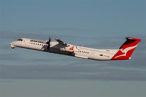 QantasLINK deHavilland Canada DHC8-Q400 VH-QOS at Kingsford Smith