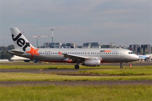Jetstar Airways Airbus A320-200 VH-VQH at Kingsford Smith