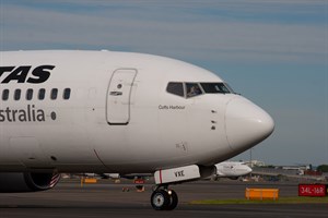 Qantas Boeing 737-800 VH-VXE at Kingsford Smith