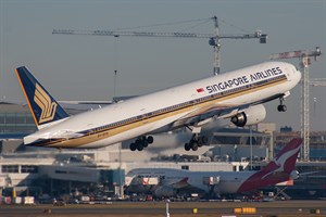 Singapore Airlines Boeing 777-300 9V-SYH at Kingsford Smith