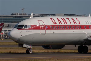 Qantas Boeing 737-800 VH-VXQ at Kingsford Smith