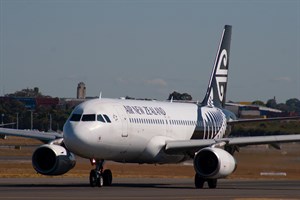 Air New Zealand Airbus A320-200 ZK-OJC at Kingsford Smith