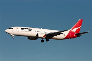 Qantas Boeing 737-400 VH-TJE at Kingsford Smith