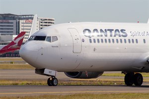 Qantas Boeing 737-800 VH-VXT at Kingsford Smith