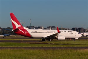 Qantas Boeing 737-800 VH-VYE at Kingsford Smith