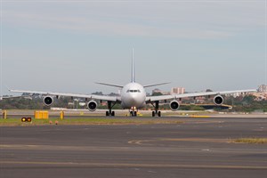 LAN Airlines Airbus A340-300 CC-CQG at Kingsford Smith