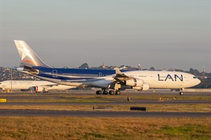 LAN Airlines Airbus A340-300 CC-CQE at Kingsford Smith