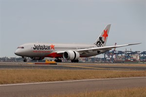 Qantas Boeing 787-800 VH-VKF at Kingsford Smith