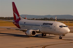 Qantas Boeing 737-300 VH-TAK at Tullamarine