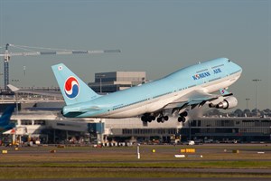 Korean Air Boeing 747-400 HL7472 at Kingsford Smith