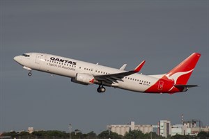 Qantas Boeing 737-800 VH-VYJ at Kingsford Smith
