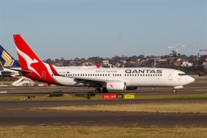 Qantas Boeing 737-800 VH-VXA at Kingsford Smith